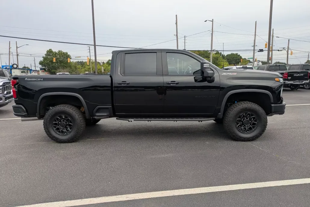 2024 Chevrolet Silverado 2500HD ZR2 photo 1