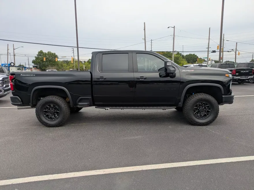 2024 Chevrolet Silverado 2500HD ZR2 photo 1