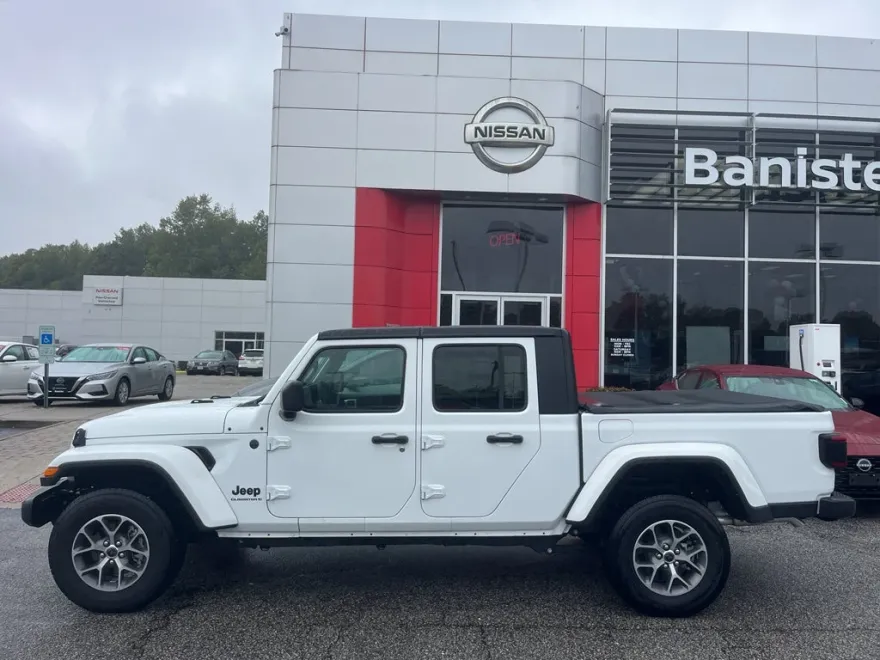 2024 Jeep Gladiator Sport S photo 1