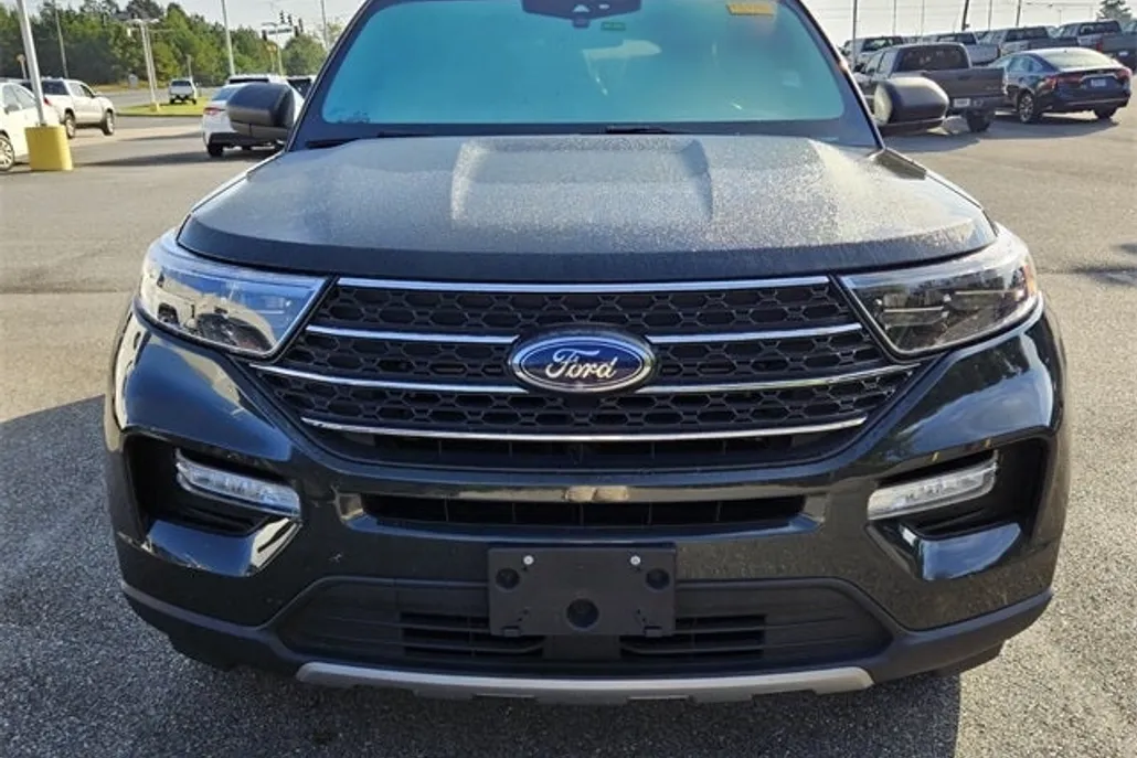 2022 Ford Explorer XLT photo 1