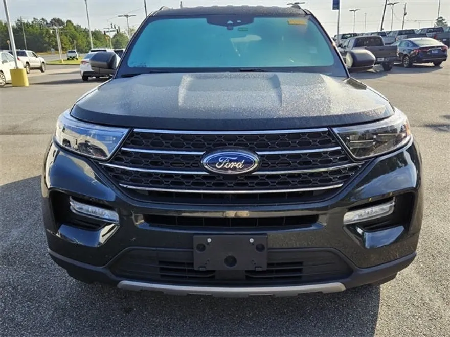 2022 Ford Explorer XLT photo 1