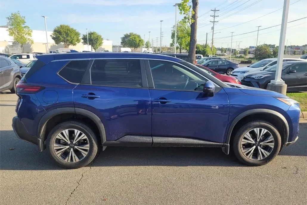 2022 Nissan Rogue SV photo 1
