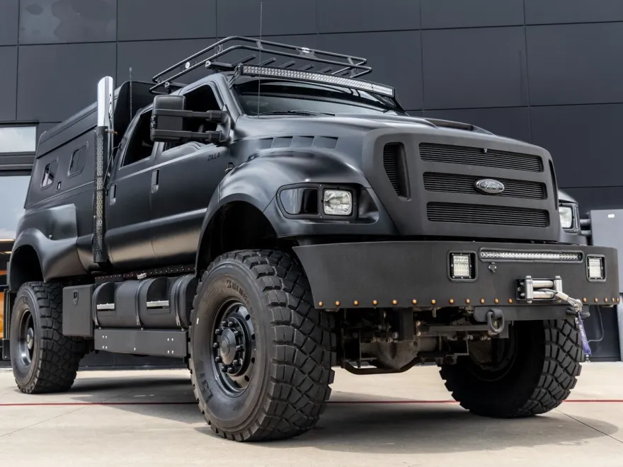 2015 Ford F-650 SuperCab Base photo 1