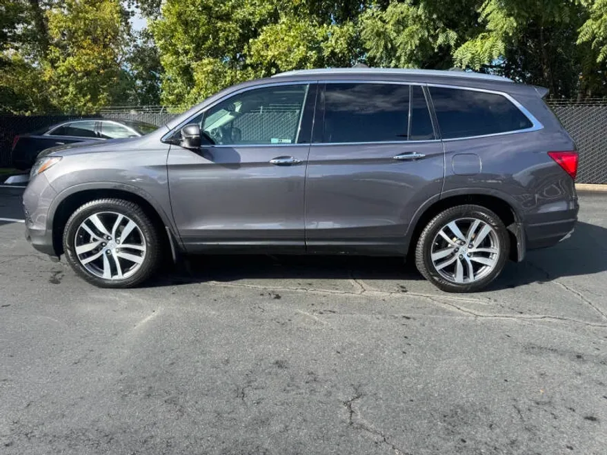 2018 Honda Pilot Touring photo 1