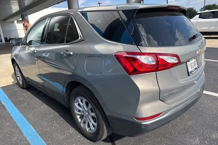 2019 Chevrolet Equinox LT photo 1