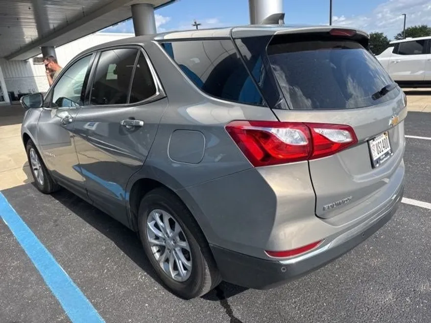 2019 Chevrolet Equinox LT photo 1