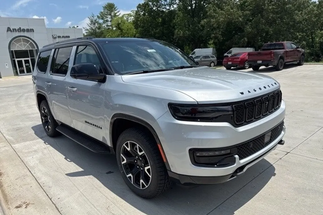 2025 Jeep Wagoneer Overland photo 1