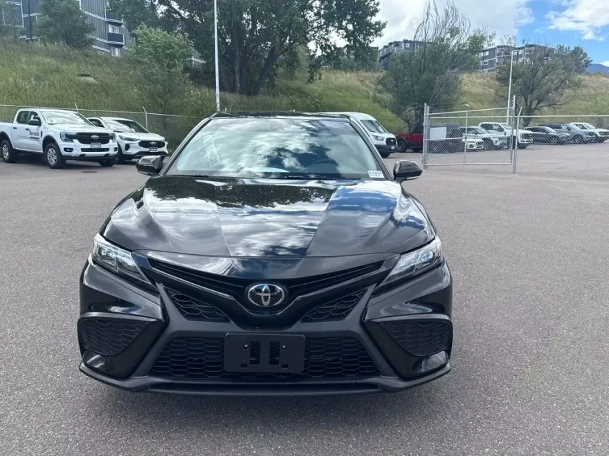 2022 Toyota Camry SE photo 1
