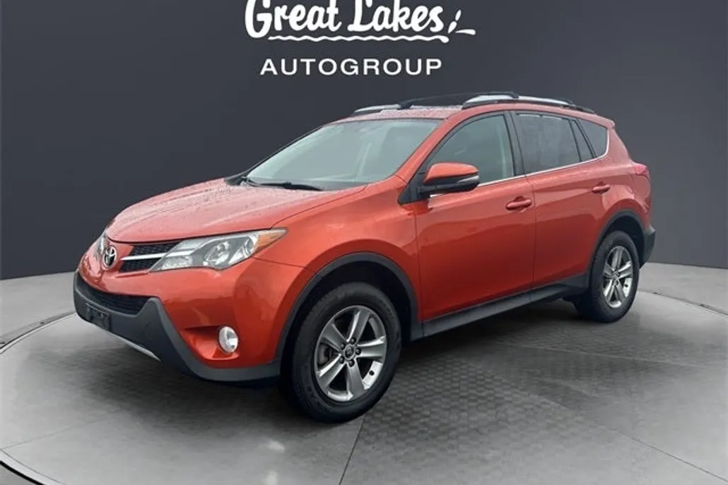 2015 Toyota RAV4 XLE photo 1