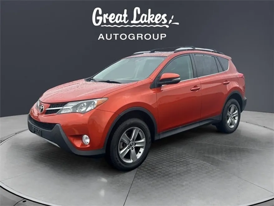 2015 Toyota RAV4 XLE photo 1