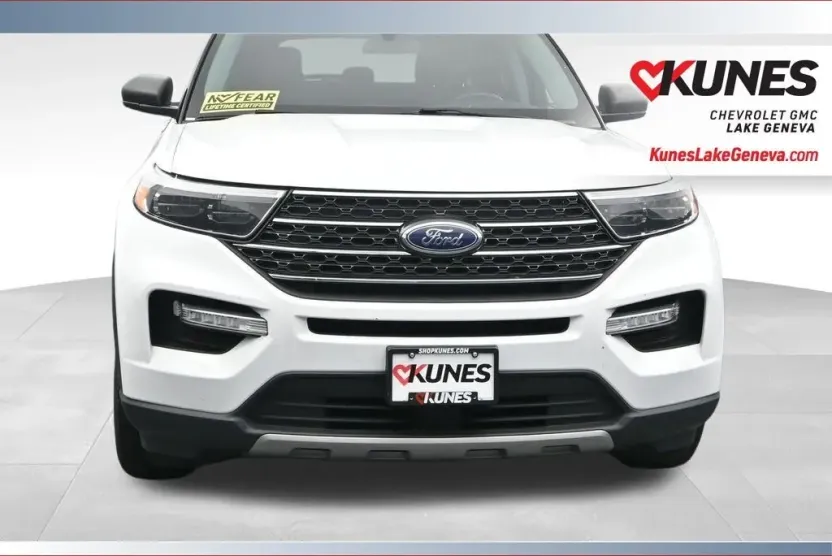 2023 Ford Explorer XLT photo 1