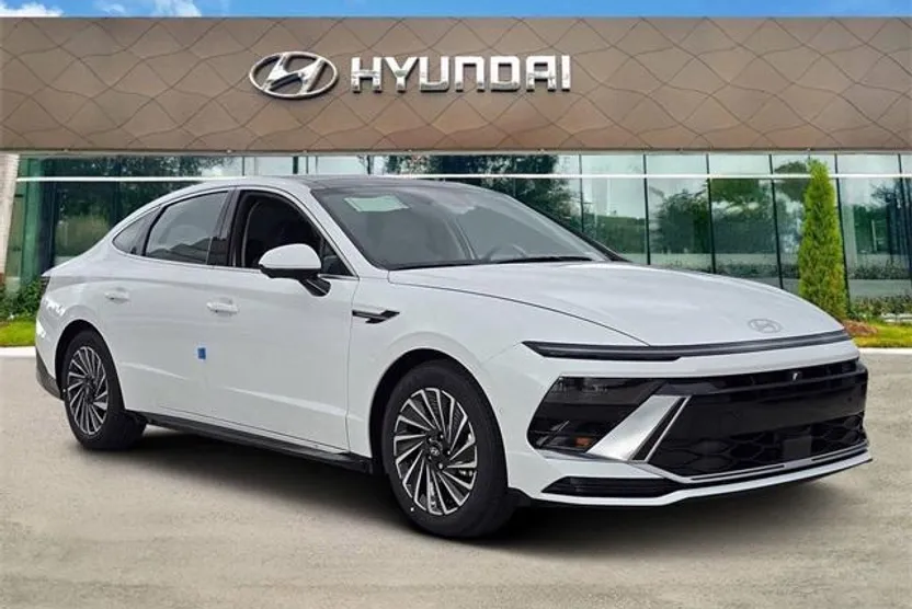 2025 Hyundai Sonata Hybrid Limited photo 1