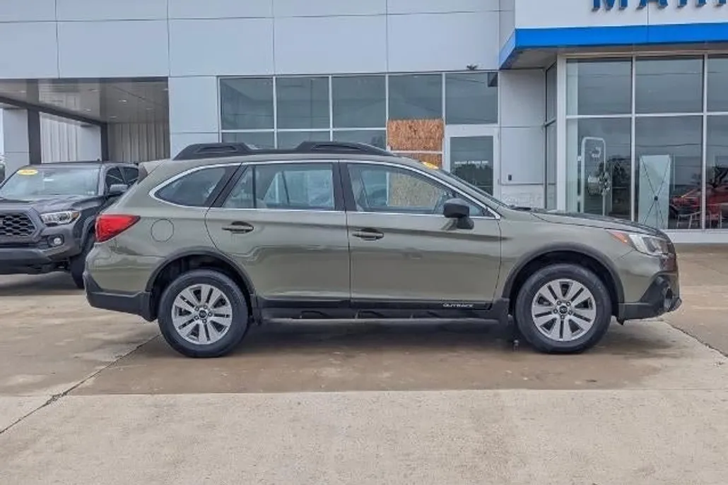 2018 Subaru Outback Base photo 1