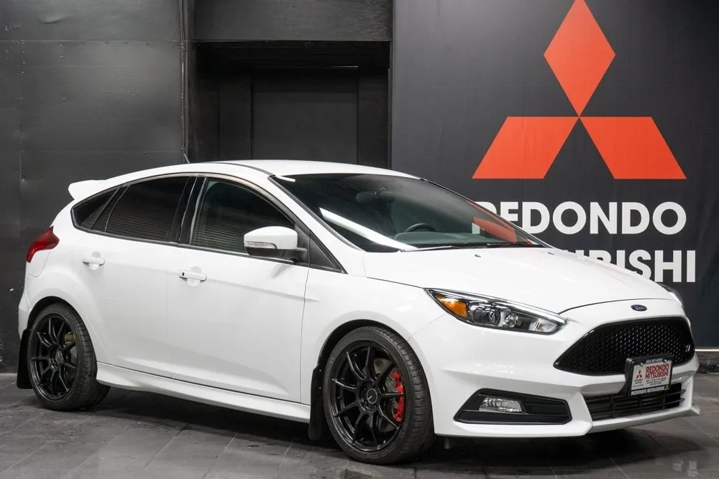 2016 Ford Focus ST photo 1