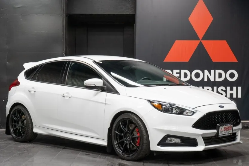 2016 Ford Focus ST photo 1