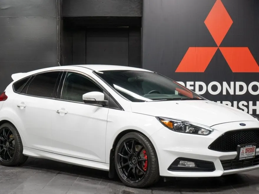 2016 Ford Focus ST photo 1