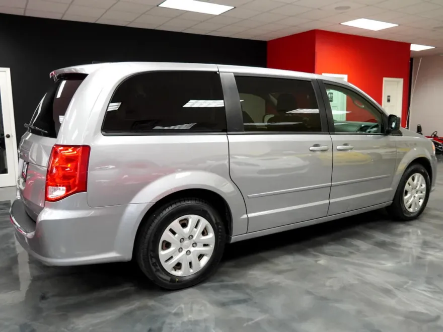 2017 Dodge Grand Caravan SE photo 5