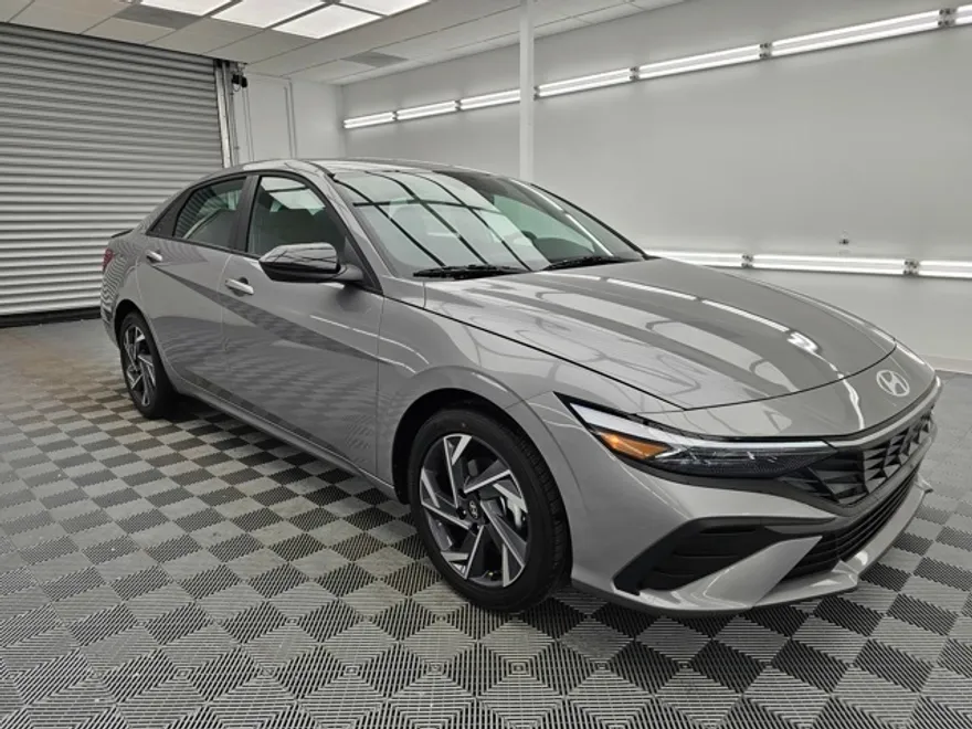 2025 Hyundai Elantra SEL Sport photo 1