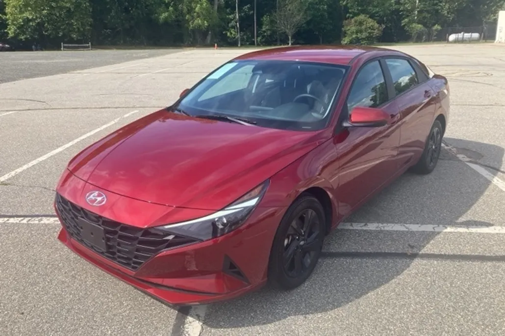 2023 Hyundai Elantra SEL photo 1