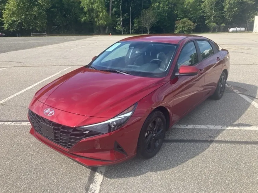 2023 Hyundai Elantra SEL photo 1