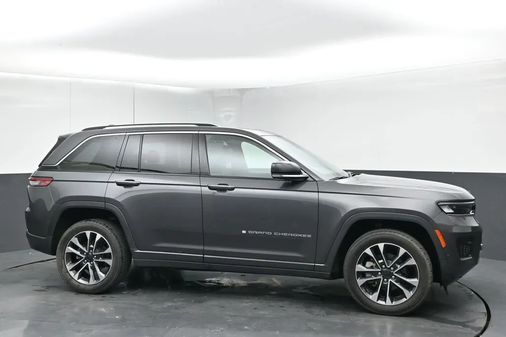 2024 Jeep Grand Cherokee Overland photo 1