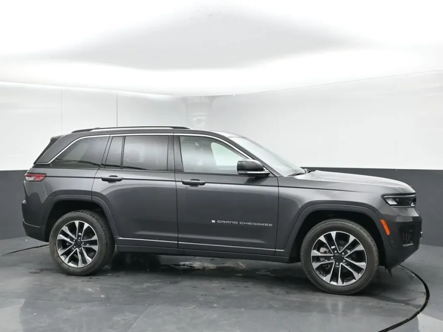 2024 Jeep Grand Cherokee Overland photo 1