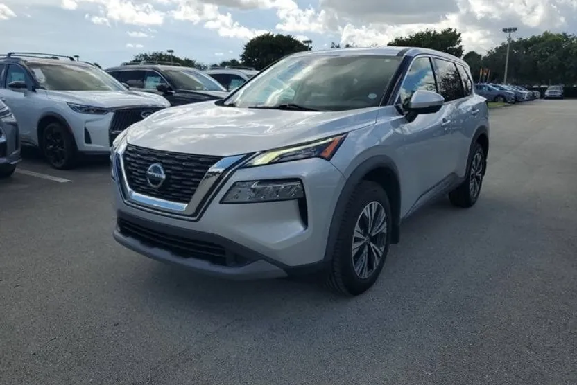 2021 Nissan Rogue SV photo 1