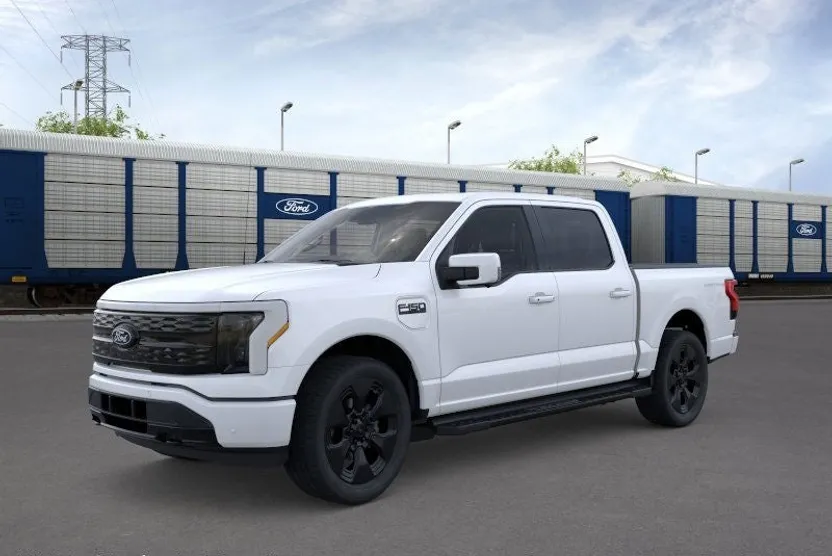 2025 Ford F-150 Lightning Platinum photo 1
