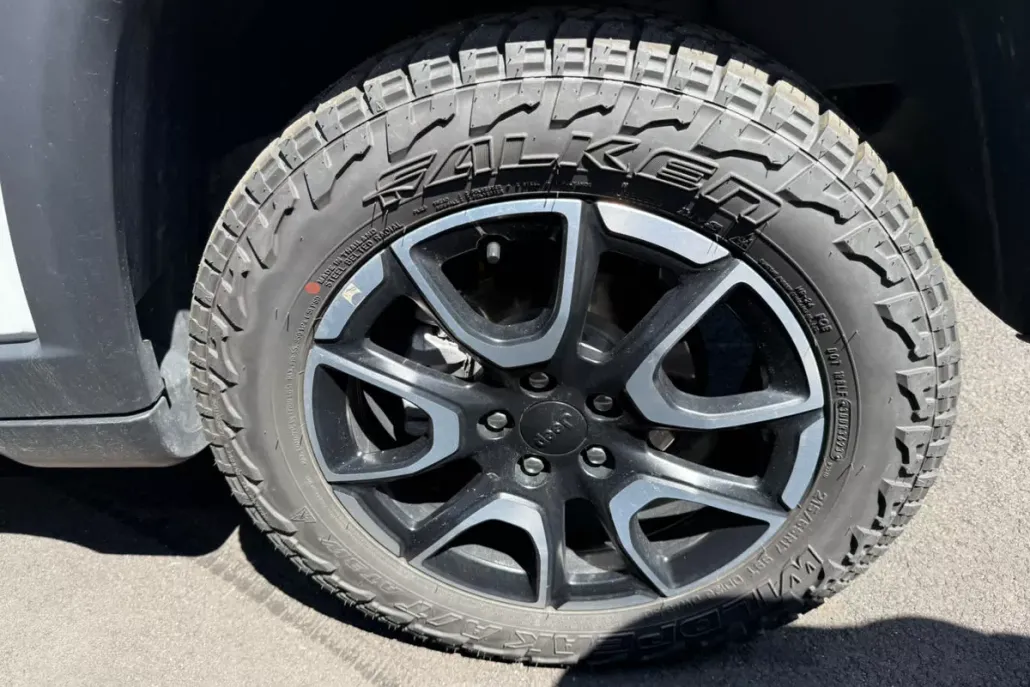 2024 Jeep Compass Trailhawk photo 1