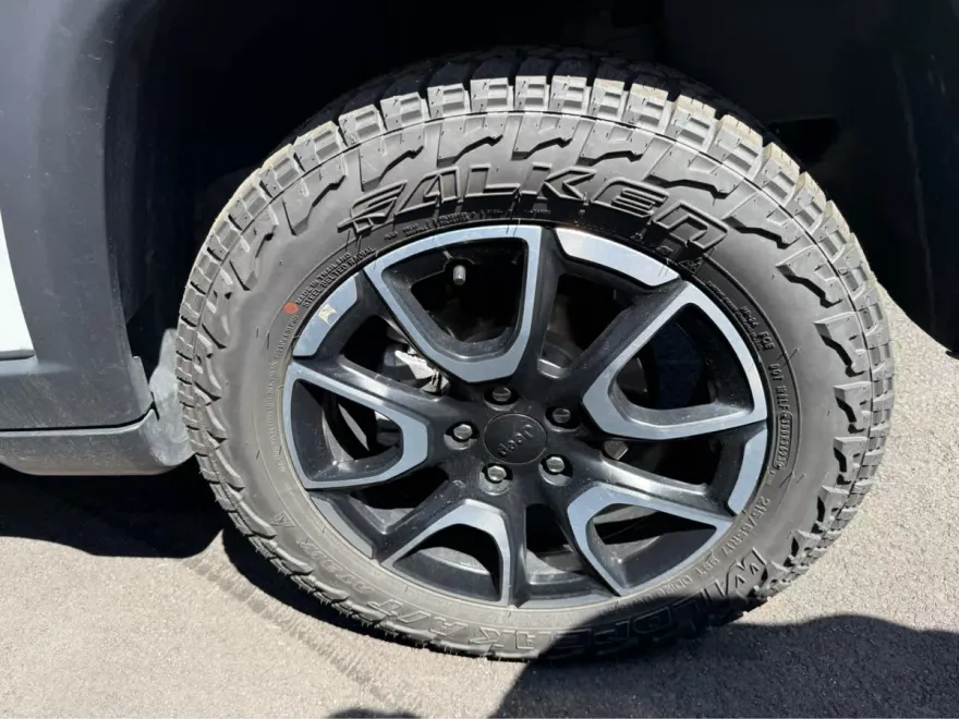 2024 Jeep Compass Trailhawk photo 1