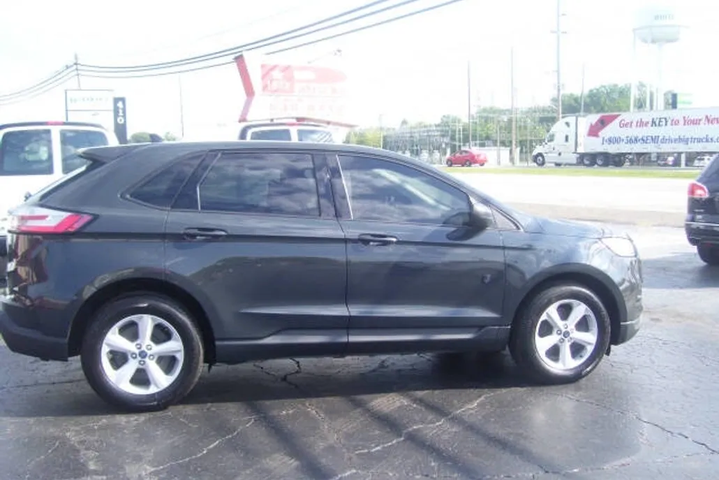 2021 Ford Edge SE photo 1