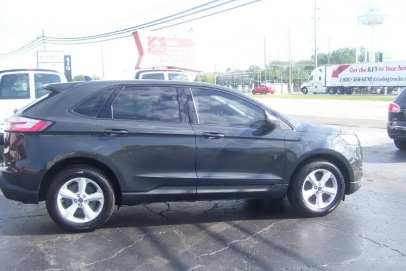 2021 Ford Edge SE photo 1