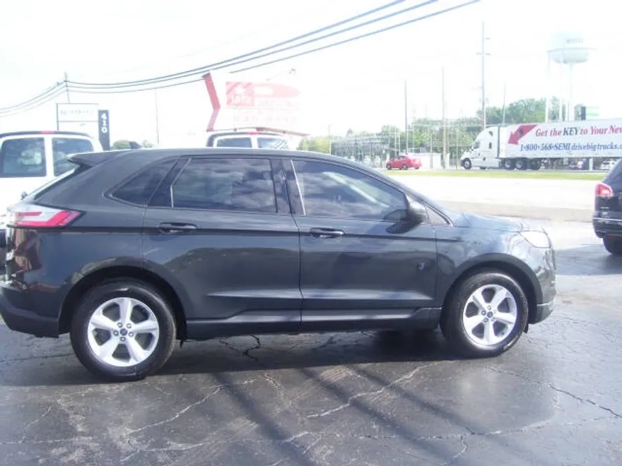 2021 Ford Edge SE photo 1