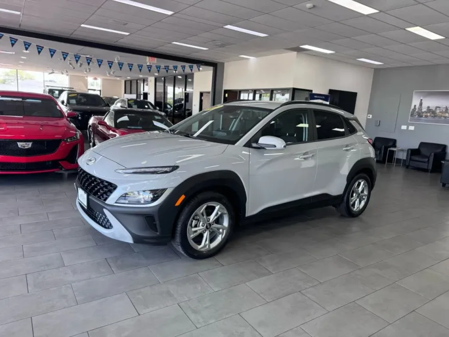 2022 Hyundai Kona SEL photo 1