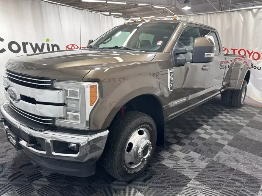 2017 Ford F-350 Lariat photo 1