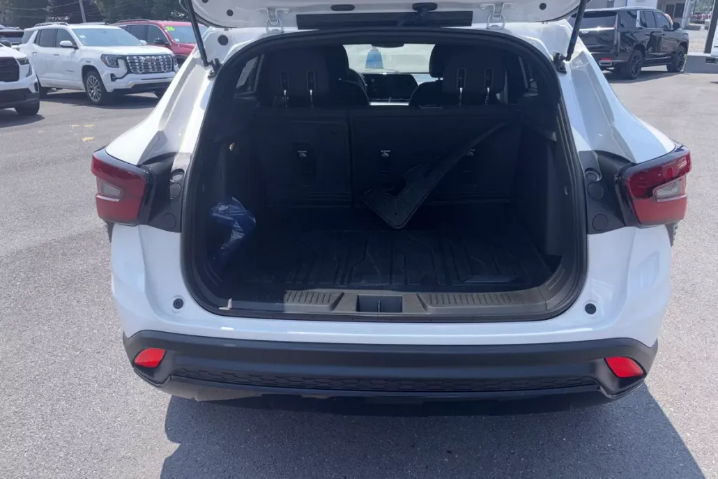 2024 Chevrolet Trax photo 1