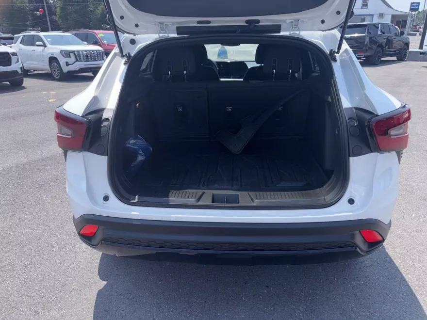2024 Chevrolet Trax photo 1