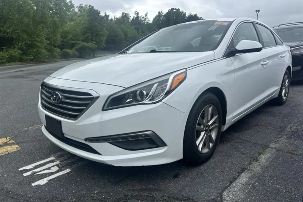 2015 Hyundai Sonata SE photo 1