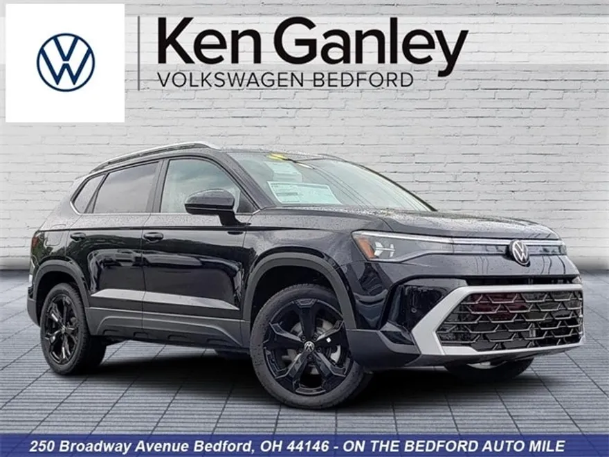 2025 Volkswagen Taos SEL photo 1