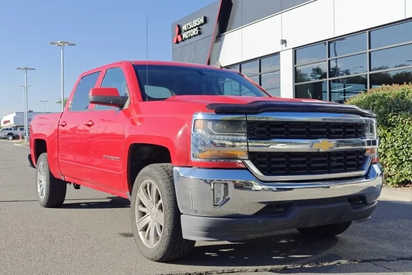 2017 Chevrolet Silverado 1500 LT photo 1