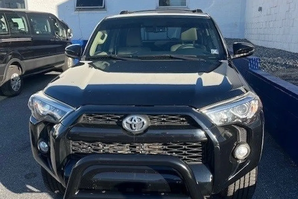 2019 Toyota 4Runner SR5 photo 1