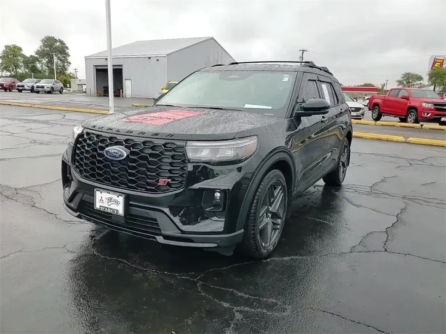 2025 Ford Explorer ST photo 1