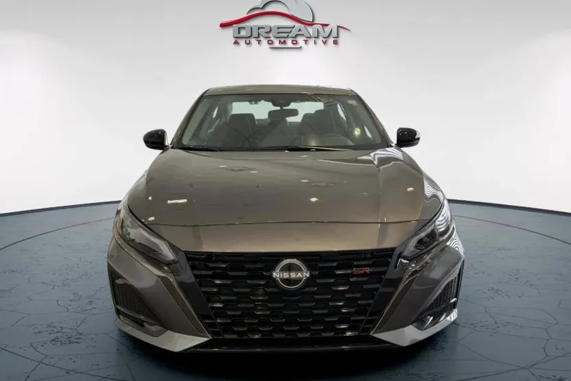 2025 Nissan Altima SR photo 1