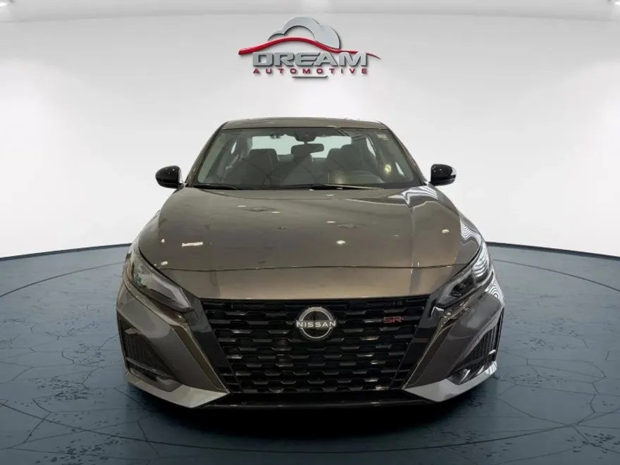 2025 Nissan Altima SR photo 1