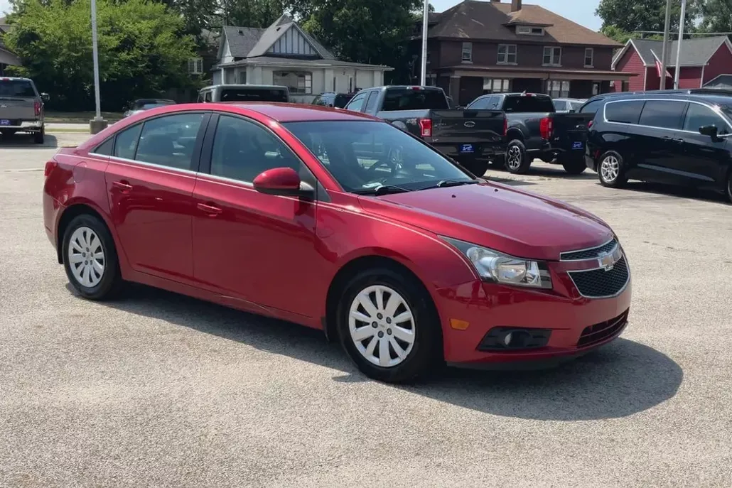 2011 Chevrolet Cruze LT photo 1