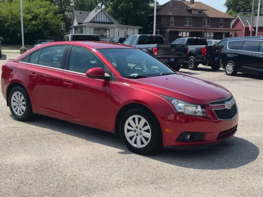 2011 Chevrolet Cruze LT photo 1