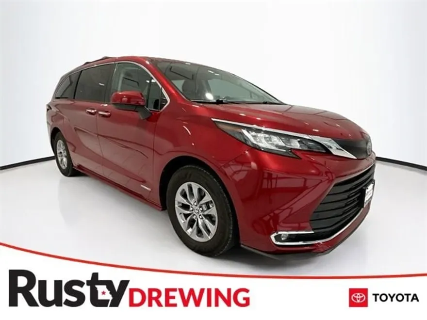 2021 Toyota Sienna XLE photo 1