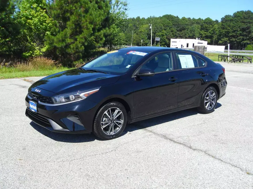 2023 Kia Forte LXS photo 1