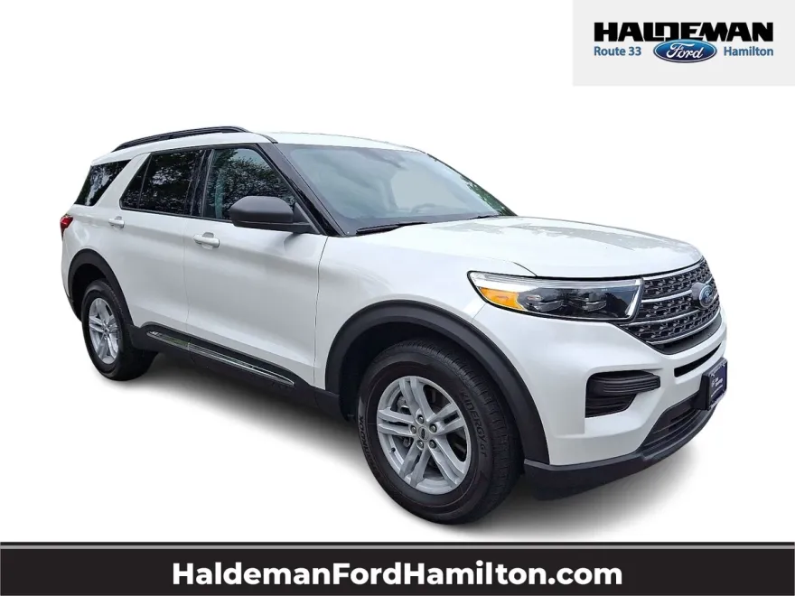 2024 Ford Explorer XLT photo 1