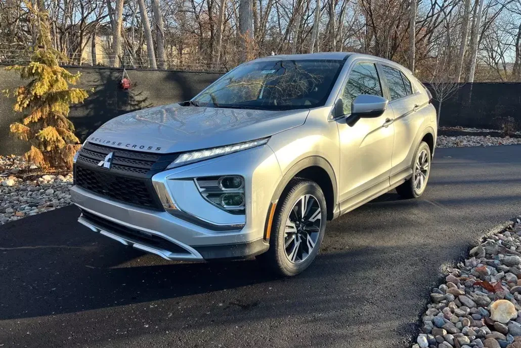 2024 Mitsubishi Eclipse Cross SE photo 1